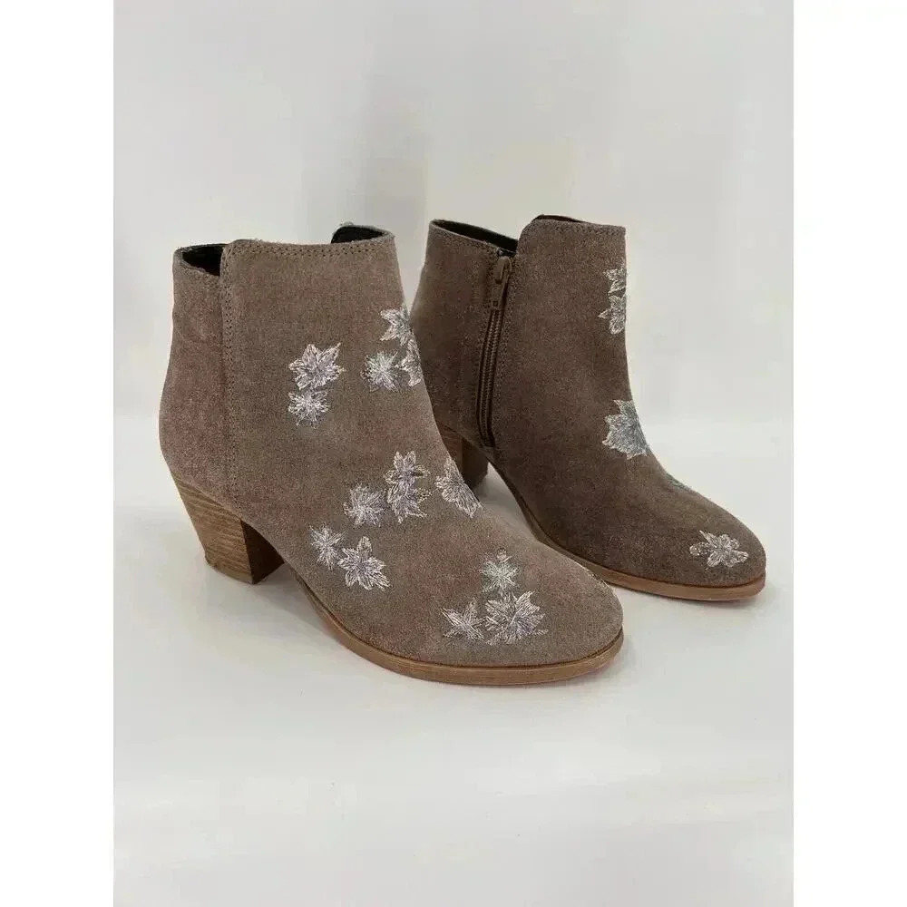 DiBa Women's Silver Floral Embroidered Tan Suede ankle Boots Size 7.5 Sleek